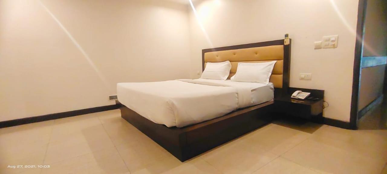Zenith Hotel - Delhi Airport New Delhi Buitenkant foto